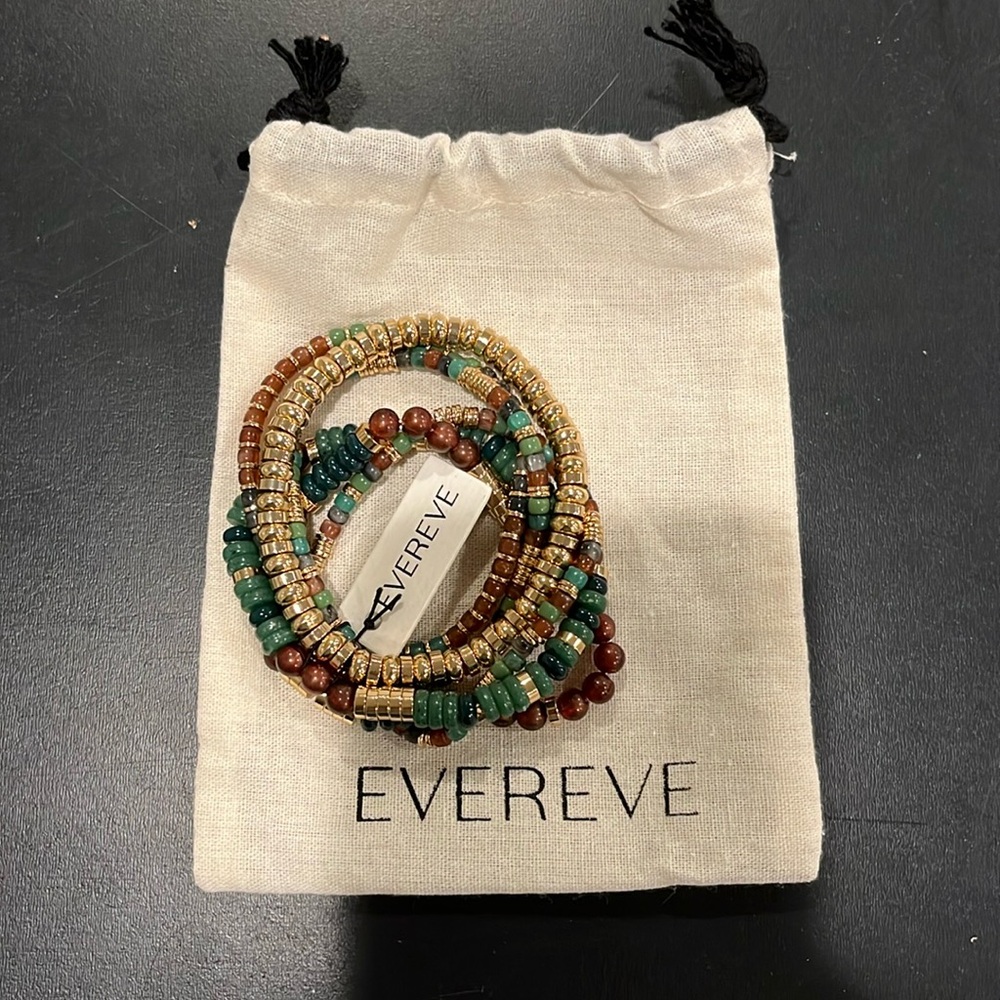 Stretchy Evereve bracket sets - a great addition to any stylish outfit!